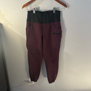 Shredly maroon mountain bike pants, stretchy waistband, size 4